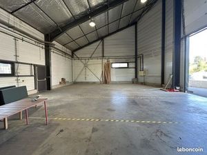 Local industriel 365 m²