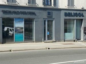 Local commercial avec cave voûtée