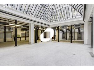 Local commercial 990 m²