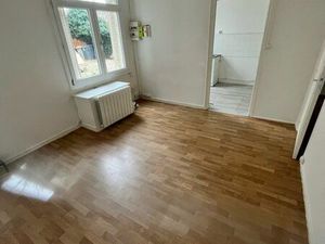 Appartement 3 pièces 48m2 cour