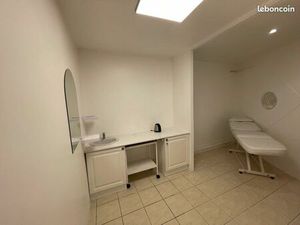 Local professionnel bureau ou salle de soins