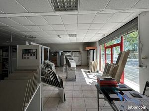 Local commercial 300 m²