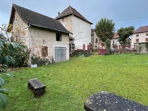 PORCIEU centre propriété avec terrain  garage et terrasse