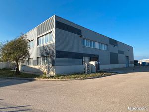 Bureaux + Atelier – Fonctionnel  conçu par architecte  accès séparés & parking