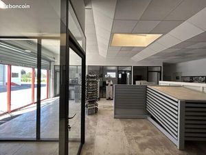 Local commercial 1 016 m²