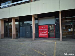 A VENDRE Murs Local commercial 92 m2 emplacement numéro 1 à Seynod
