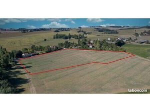 Terrain constructible de 27.000 m²