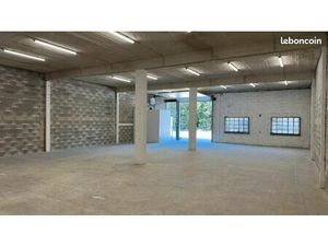 Entrepôt 213m²
