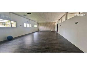 Local commercial ou bureaux en RC de 137 m2