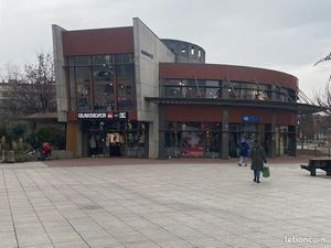 Commerce 260 m²