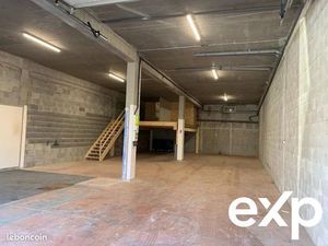 Local 250 m² Annecy