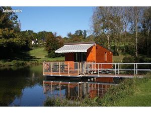 Terrain comprenant 3 étangs et3 maisons flottantes