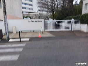 Garage fermé en sous sol