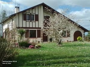 Belle propriété trés calme grand terrain arboré vue dominante autonome énergie