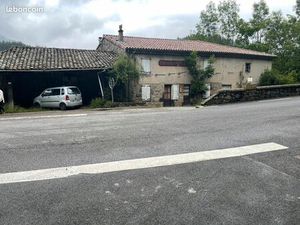 Maison ancienne dans village rural pour artisanat et logement