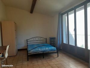 Chambre meublée dans maison calme