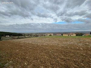 Terrain constructible 702 m² – vue panoramique – calme et proche centre-ville