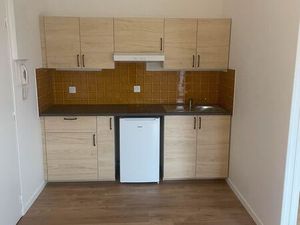 ATHIS MONS Studio 23m2 + Terrasse refait à neuf