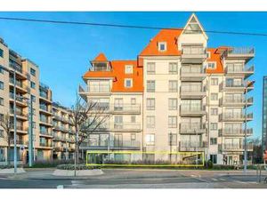 Magasin commercial de standing à un emplacement de premier