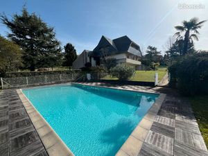 Maison familiale avec piscine et vue panoramique exceptionnelle