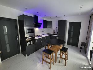 Maison de ville avec garage refaite a neuf 135000