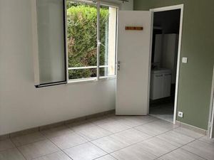 Location appartement 1 pièce 24 m² à Maurepas (78310)