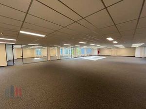 Bureaux lumineux de 369 m² à proximité de l'autoroute E40