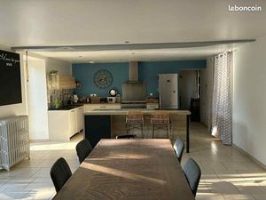 Maison de bourg à Parne sur roc