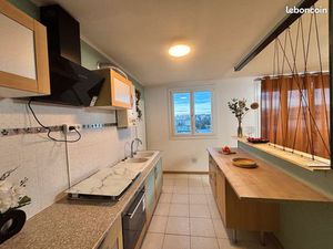 Grand T4/T5 rénové 84 m² – 3 chambres – Tram Brûlefoin 5 min – Lumineux