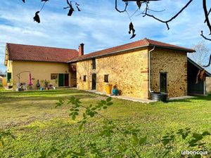 Corps de ferme avec de 5 hectares en jachère