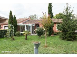 Maison avec jardin et piscine