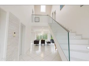 Maison d’architecte avec volumes exceptionnels et piscine