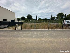 Terrain 255m2 aigues-vives