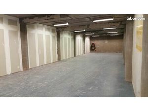 Entrepôt d'activité ou de stockage de 204 m2 en étage  en bail courte durée (6 mois) renou