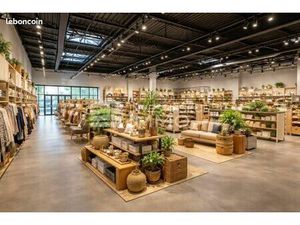 Local commercial 895 m²