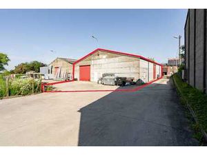 Loods van 433m² met stuk bouwgrond