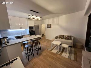 Chambre meublée – Balcon privatif – Hypercentre Annemasse