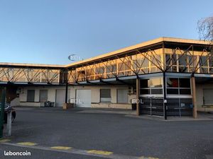 Local industriel 1 410 m²