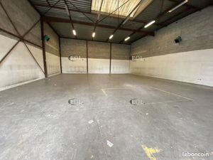 Local d'activité 379 m²