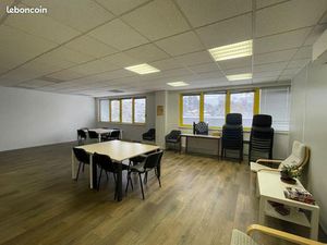 Bureau a louer lumineux et au calme