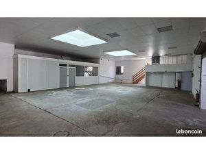 Entrepôt 300m2 avec pont de chargement