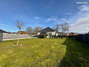 Maison récente avec jardin