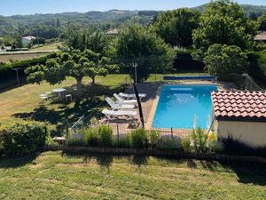 Maison plain-pied et sa piscine