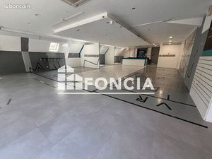 Local commercial 250 m²