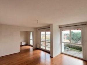 A découvrir Appartement T5 situé dans une Résidence Calme et paisible entouré d’un parc ar