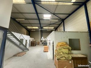 Local industriel 267 m²