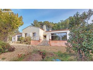 Villa 4 pièces 113 m2 + garages et terrain de 5660m2