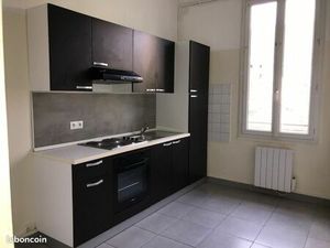 Toulon St Jean Particulier loue Beau T2 avec place de parking 640 euros