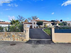 Magnifique villa moderne. 4 chambres. Quartier les Selves. Vie dominante sur Flayosc