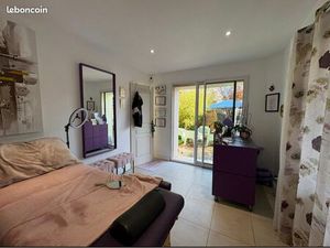 Bureau à louer situé sur une axe principale à Frejus  parking et jardin